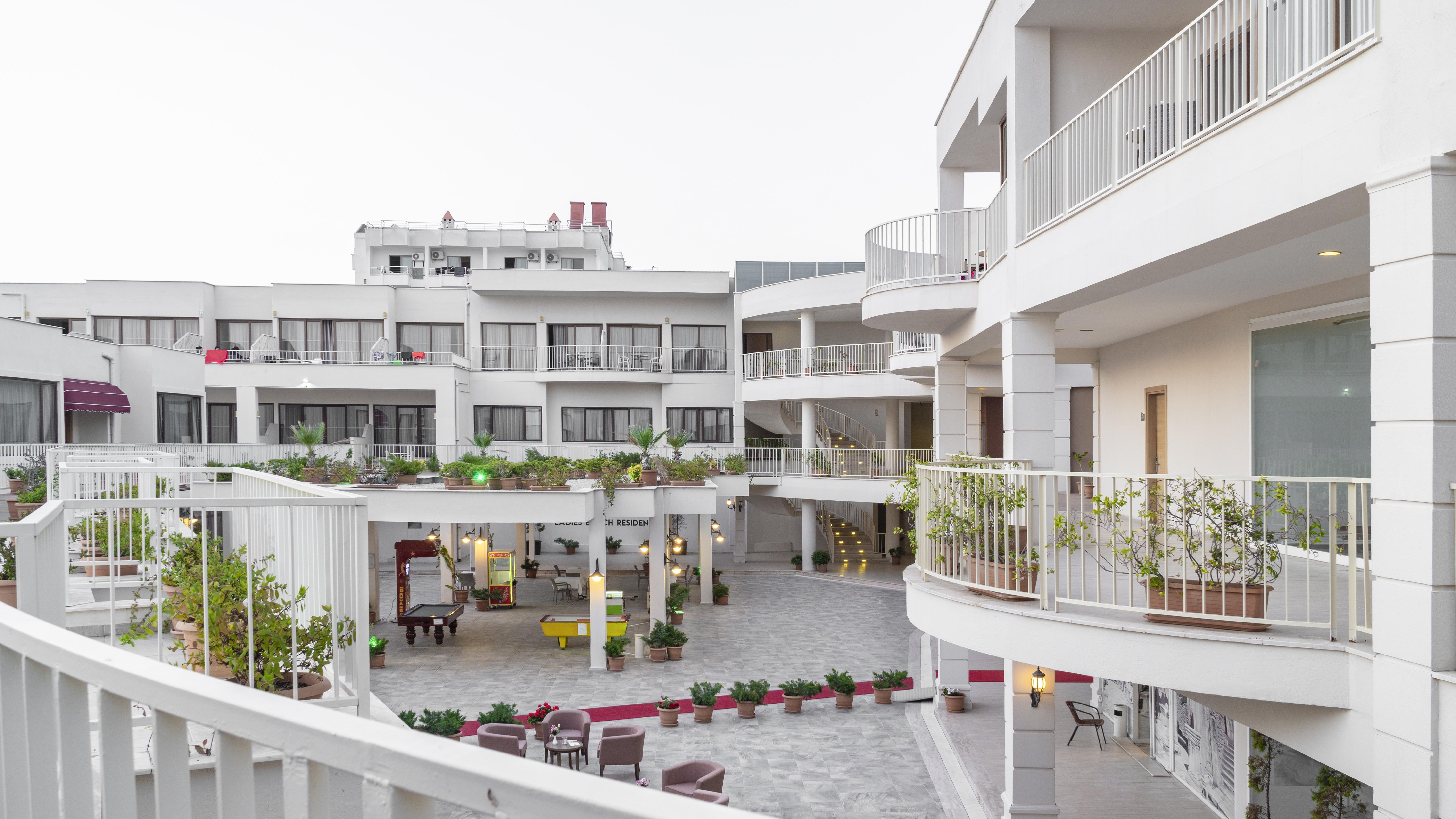 Ladies Beach Suite Hotel (Adults Only) Κουσάντασι Εξωτερικό φωτογραφία